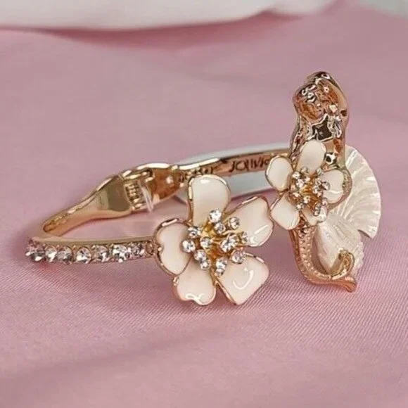 Betsey Johnson Bracelet Shell Yeah Mermaid Hinge Bangle Seashell Crystal Enamel - Picture 7 of 13